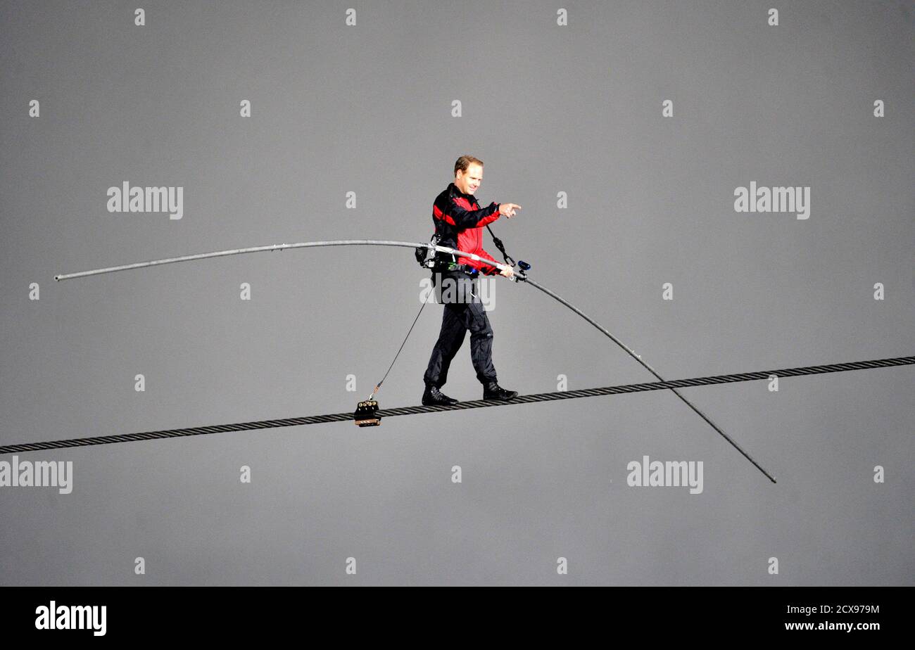 Nik wallenda niagara falls hi-res stock photography and images - Alamy