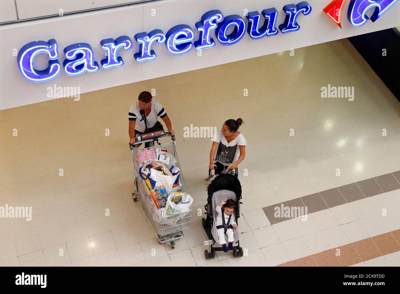carrefour italy high resolution stock photography and images alamy