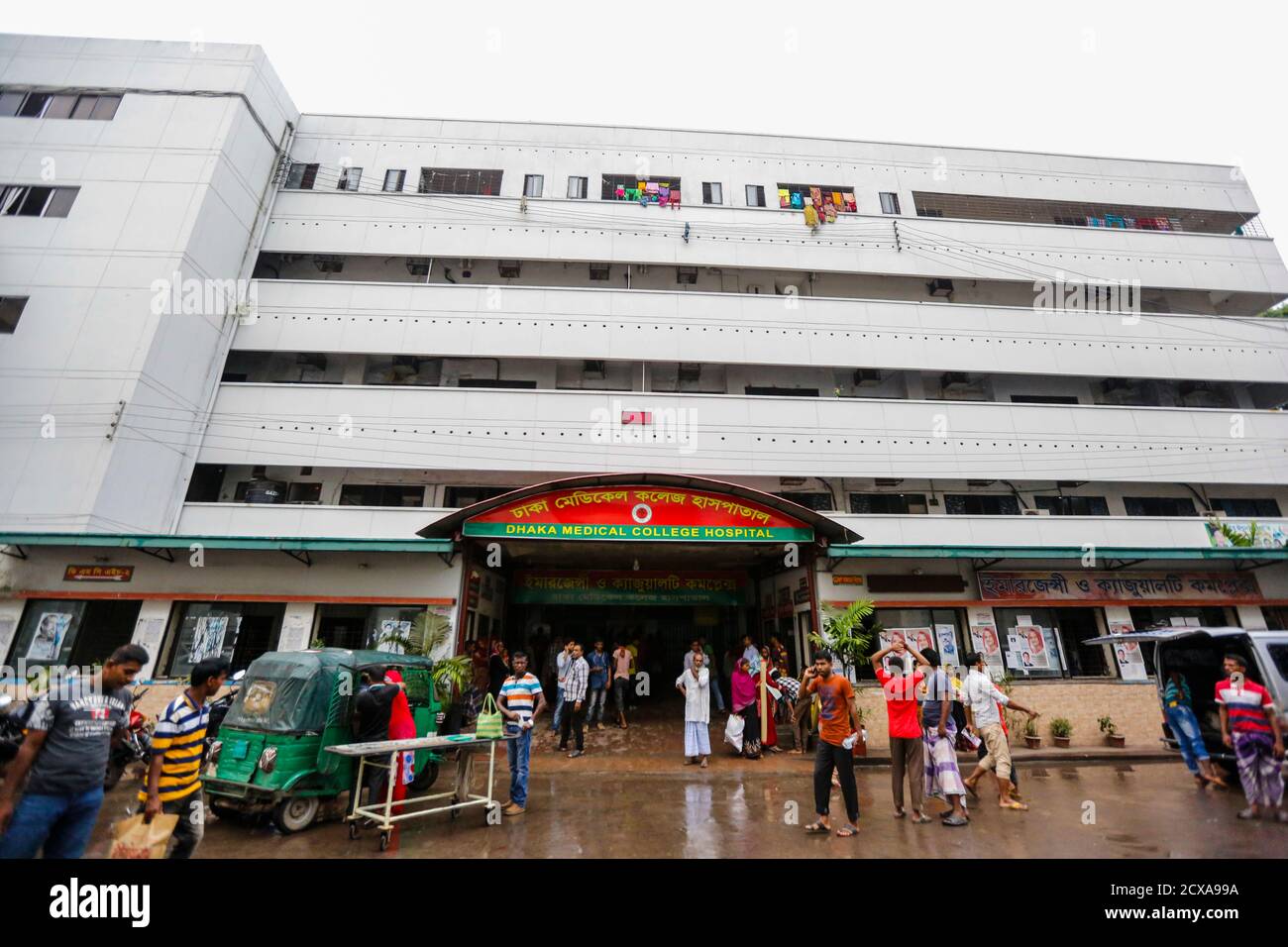 Dhaka Medical College Hospital in Dhaka, the largest hospital in the country. Dhaka, Bangladesh