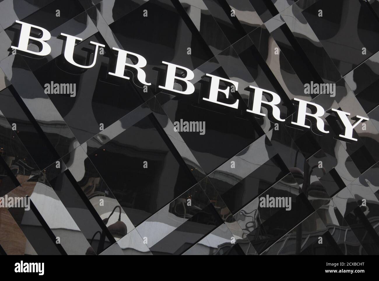 Verbieden dilemma Acrobatiek A logo of Burberry is displayed outside its store at Tsim Sha Tsui shopping  district in Hong Kong January 18, 2013. China's fashion forward men are  snapping up Gucci and Burberry bags,
