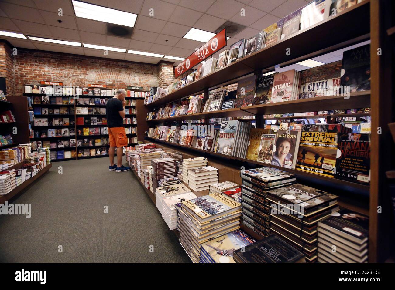 A Patron Looks At Books At A Barnes Noble Bookstore In Pasadena California November 26 13 Barnes Noble Inc The Largest U S Bookstore Chain On Tuesday Reported A Higher Than A Patron Looks At Books At A Barnes Noble Bookstore In Pasadena California November 26 13 Barnes Noble Inc The Largest U S Bookstore Chain On Tuesday Reported A Higher Than
