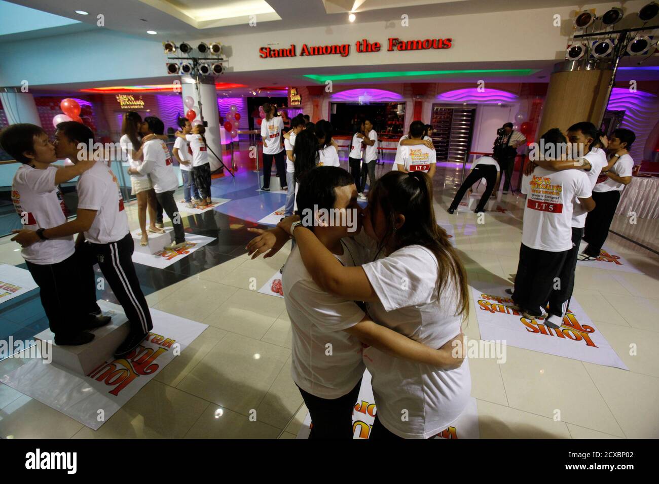 Participants Kiss During An Attempt To Break The World Record For The Longest Kiss In Pattaya The couple clinched the record by locking lips for more than 46 hours in the thai 'kissathon' organised in the beach resort town of pattaya. https www alamy com participants kiss during an attempt to break the world record for the longest kiss in pattaya 150 km 90 miles east of bangkok february 13 2011 about 14 couples will try to break the present record of 32 hours during the worlds longest continuous kiss event organized to celebrate valentines day reuterschaiwat subprasom thailand tags oddly society image377657506 html