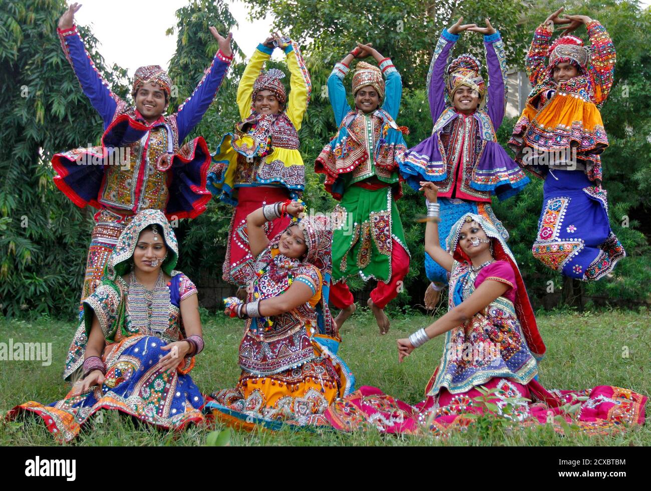 Garba Dance High Resolution Stock Photography and Images Alamy