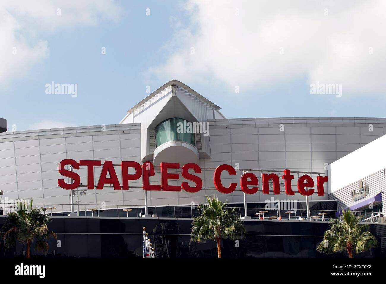 The Staples center is pictured in Los Angeles, California October 9, 2012. Billionaire Phil Anschutz has kicked off the auction of his Anschutz Entertainment Group, with an expectation that the sports and entertainment giant should draw bids in the $10 billion range, higher than previously believed, according to sources familiar with the situation. One of the sources said, the Staples Center in Los Angeles alone could be worth around $1 billion. REUTERS/Mario Anzuoni (UNITED STATES - Tags: ENTERTAINMENT BUSINESS SPORT) Stock Photo