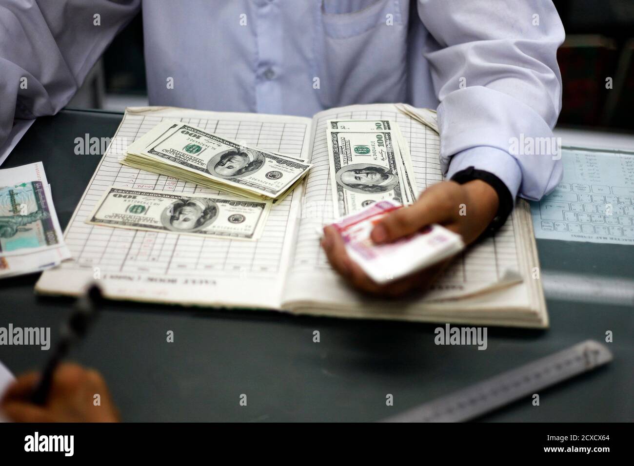 Myanmar money changer hires stock photography and images Alamy