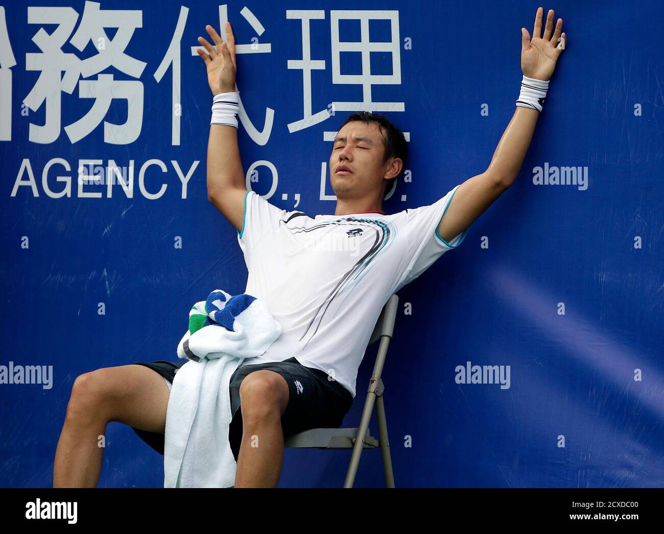 Jimmy Wang Yeu-Tzuoo of Taiwan reacts during his match against Go Soeda of  Japan at the 2012 OEC Kaohsiung Men's ATP Challenger Tour in Kaohsiung,  southern Taiwan April 26, 2012. REUTERS/Pichi Chuang (