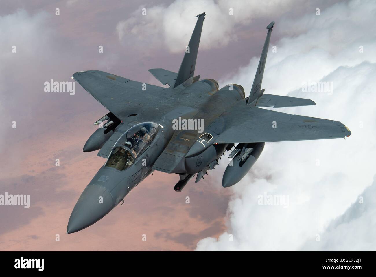 A U.S. Air Force F-15E Strike Eagle flies over the U.S. Central Command area of responsibility, Sept 10, 2020. The F-15E Strike Eagle is a dual-role fighter designed to perform air-to-air and air-to-ground missions, demonstrating U.S. Air Force Central Commands' posture to compete, deter, and win against state and non-state actors. (U.S. Air Force photo by Staff Sgt. Justin Parsons) Stock Photo