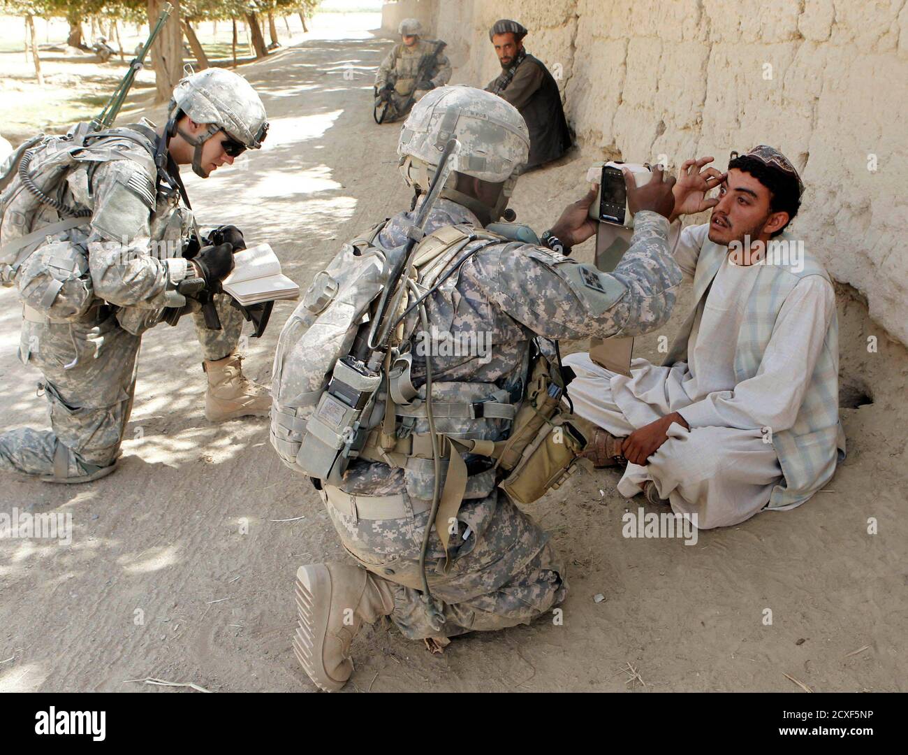 1 4 infantry battalion hi-res stock photography and images - Alamy