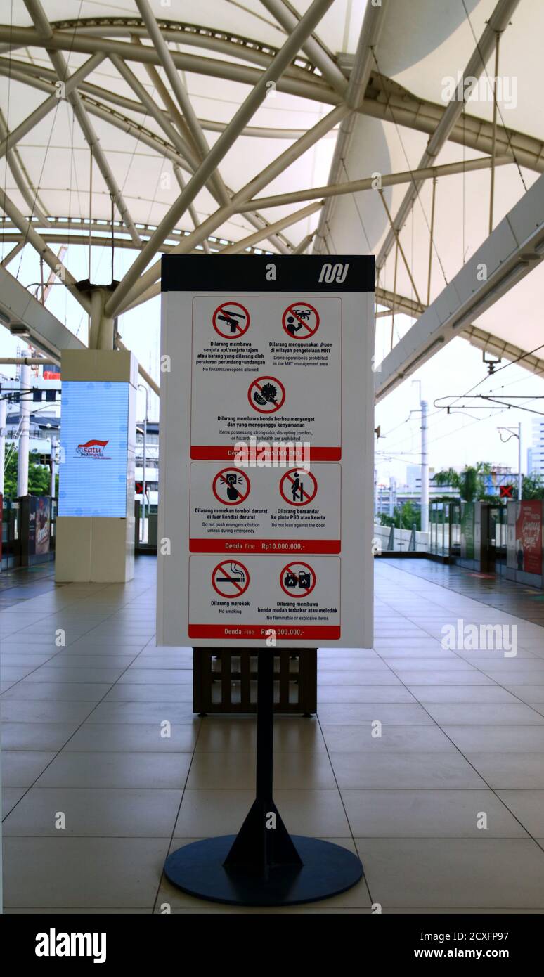 Jakarta Indonesia November 11 2019 Prohibition And The Threat Of Fines To Passengers Who Break The Rules In The Blok M Mrt Station Stock Photo Alamy