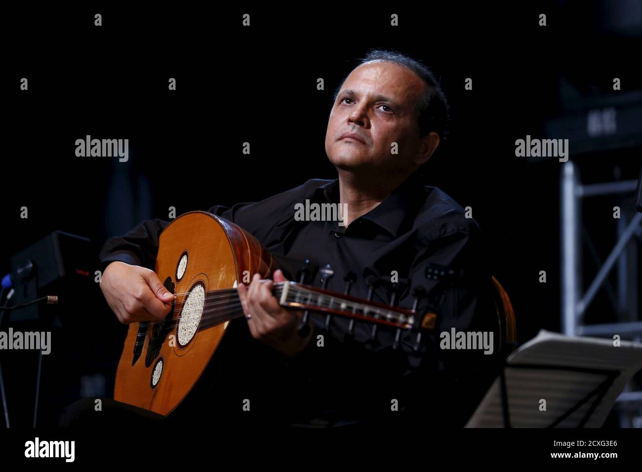 Oud player hires stock photography and images Alamy