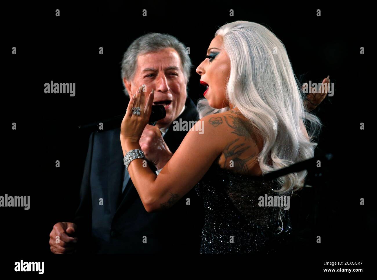 Who Did Tony Bennett Sing With On 25 Days Of Christmas 2022 Tony Bennett And Lady Gaga High Resolution Stock Photography And Images -  Alamy