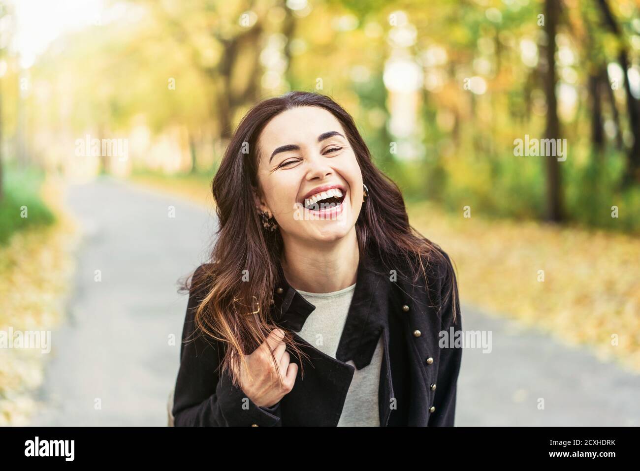 Pretty long hair brunette girl relaxing in the park, autumn time Stock ...