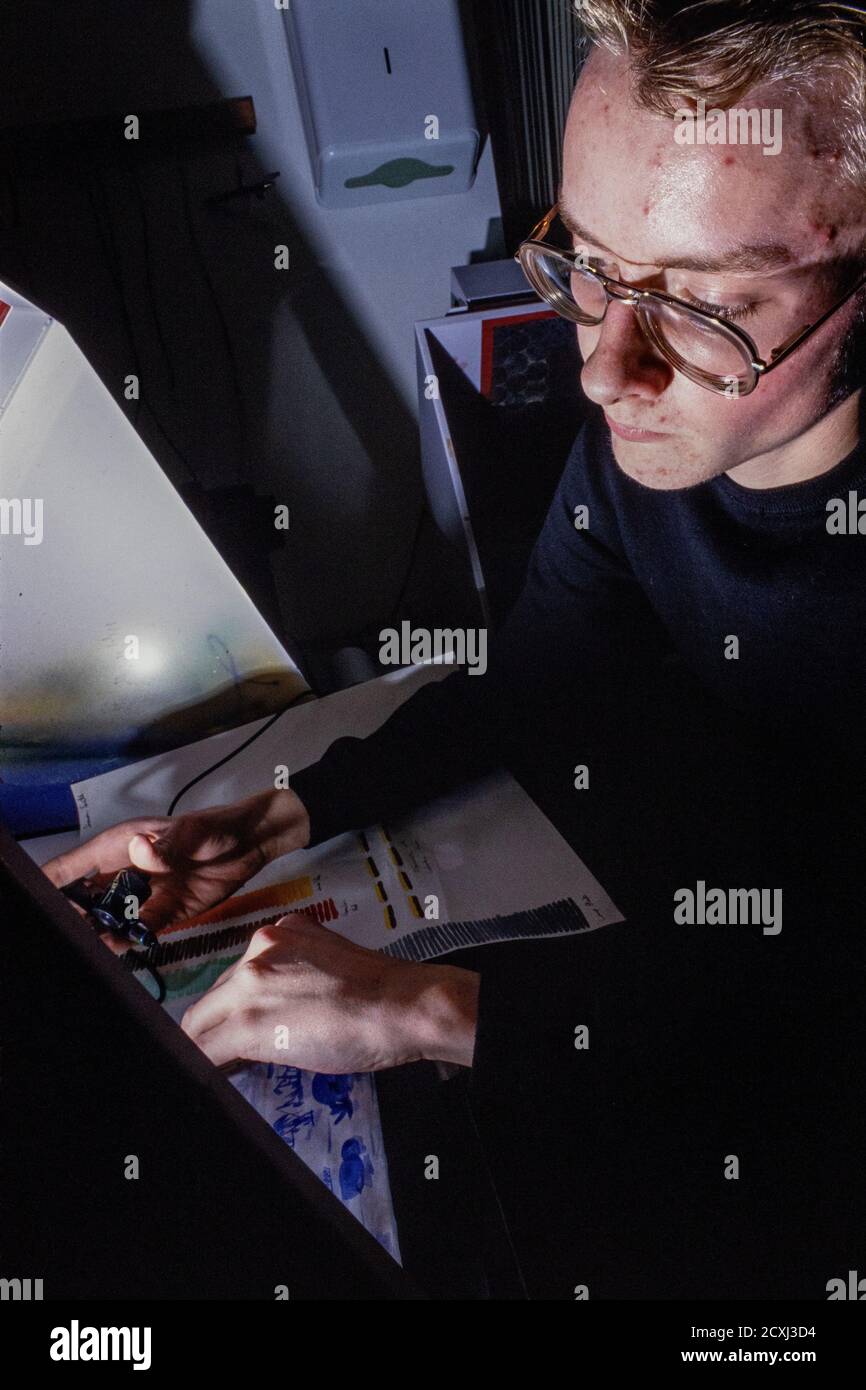 Sixth form student Simon Smith working on an NVQ art and design project at John Ruskin College in Croydon. 11 January 1993. Photo: Neil Turner Stock Photo