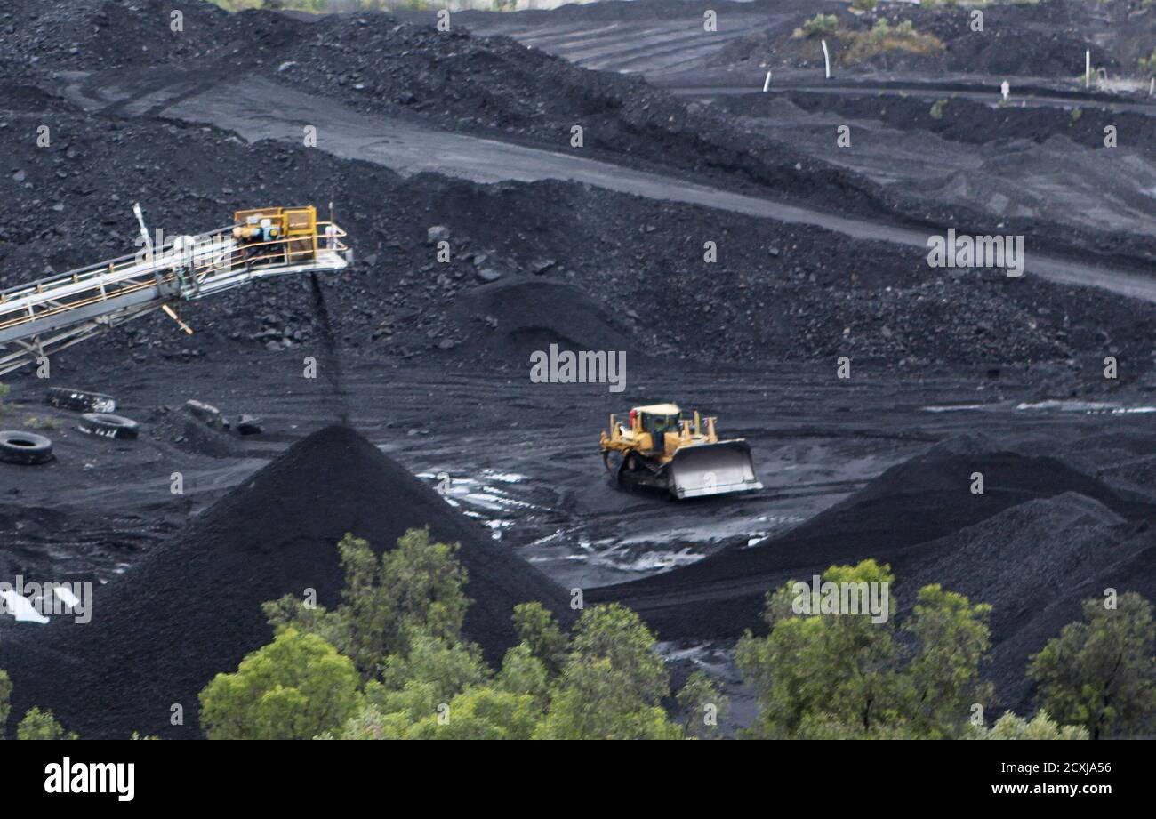 Coal mine truck australia hires stock photography and images Alamy