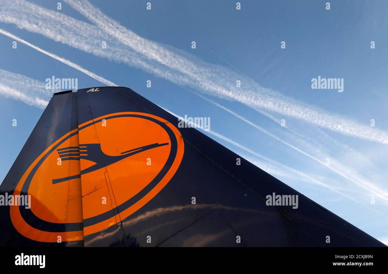 Aircraft tail fin hi-res stock photography and images - Alamy
