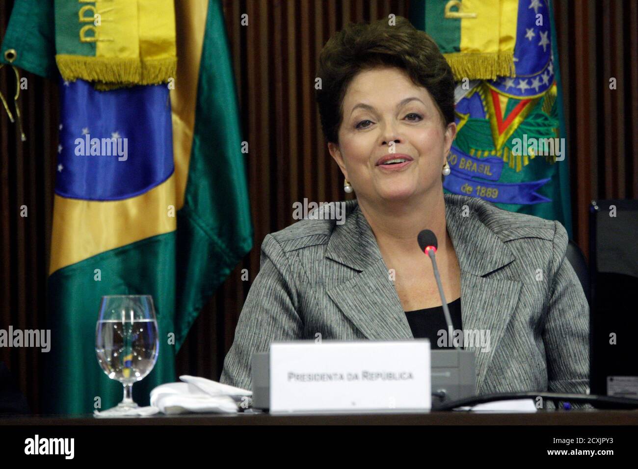 Brazil's President Dilma Rousseff attends a meeting with a political council in Brasilia August 29, 2011. Rousseff will outline a tight budget for next year on Monday, government sources said, reaffirming her commitment to spending control and paving the way for interest rate cuts.                          REUTERS/Ueslei Marcelino (BRAZIL - Tags: POLITICS BUSINESS) Stock Photo