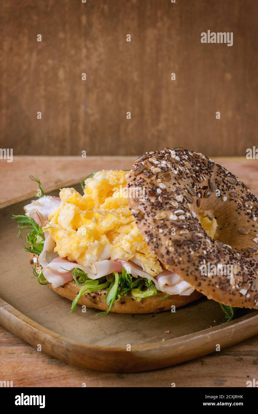Scrambled eggs bun on plate hi-res stock photography and images - Alamy