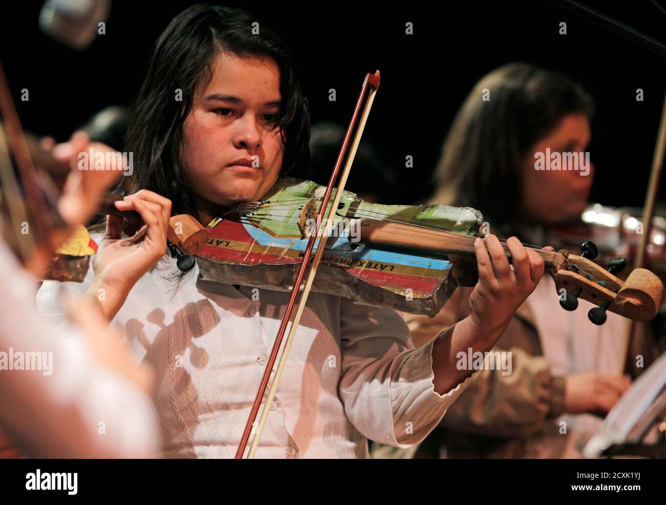 Page 3 Girl Plays Violin High Resolution Stock Photography And Images Alamy alamy