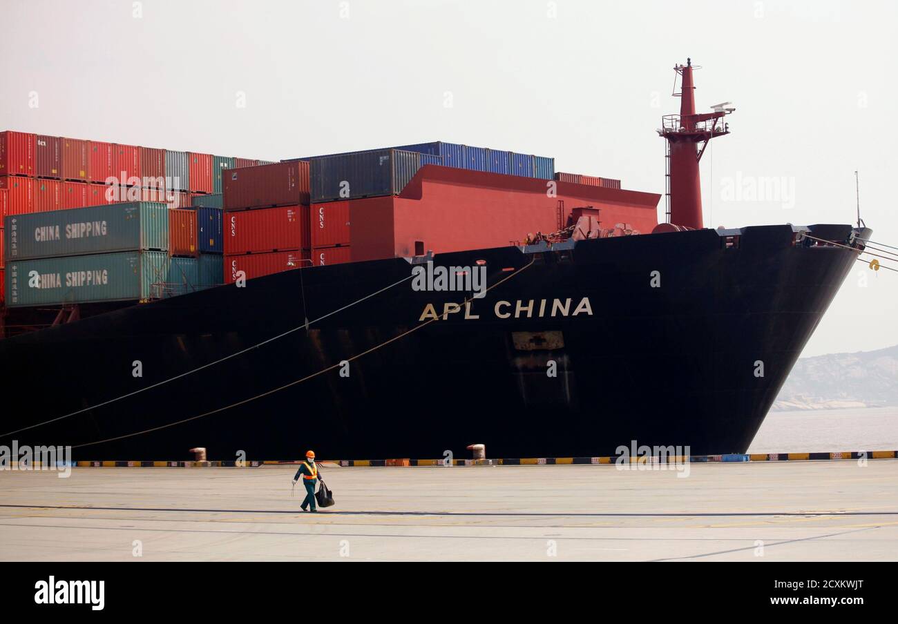 Port China Shipping Worker High Resolution Stock Photography And Images Alamy Port China Shipping Worker High Resolution Stock Photography And Images Alamy
