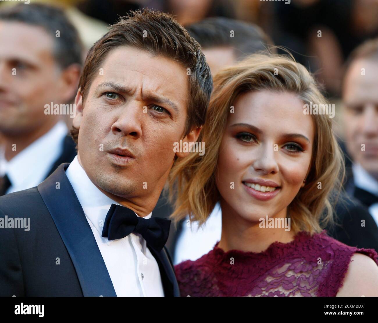 Actress Scarlett Johansson and actor Jeremy Renner pose after arriving separately at the 83rd Academy Awards in Hollywood, California, February 27, 2011. REUTERS/Lucas Jackson (UNITED STATES - Tags: ENTERTAINMENT HEADSHOT IMAGES OF Actress Scarlett Johansson and actor Jeremy Renner pose after arriving separately at the 83rd Academy Awards in Hollywood, California, February 27, 2011. REUTERS/Lucas Jackson (UNITED STATES - Tags: ENTERTAINMENT HEADSHOT IMAGES OF