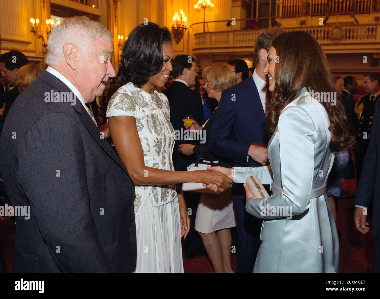 U.S. First Lady Michelle Obama (2nd L) and U.S. Ambassador Louis Susman (L) meet Catherine, the Duchess of Cambridge, during a reception at the Buckingham Palace, London July 27, 2012, to welcome the Heads of State and Heads of Government to the United Kingdom before they travel to the Olympic Stadium for the opening ceremony of the London 2012 Olympic Games. REUTERS/Dominic Lipinski/PA Wire (BRITAIN - Tags: ROYALS POLITICS SPORT OLYMPICS) Stock Photo