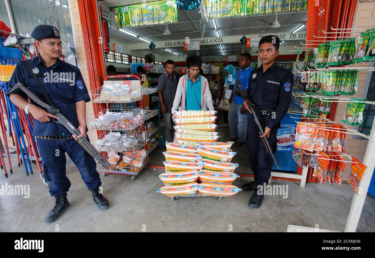 Filipino grocery store hires stock photography and images Alamy