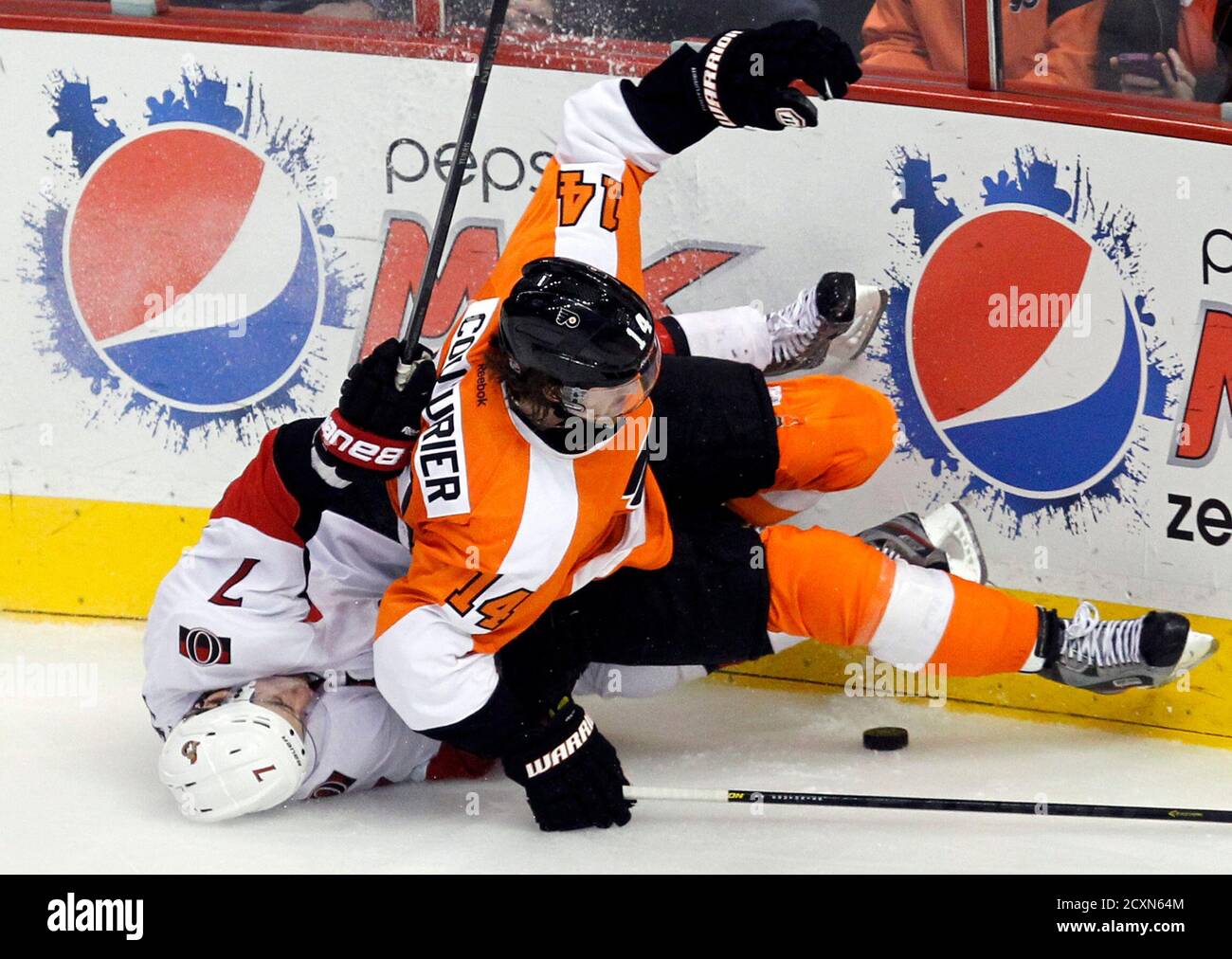Sean couturier philadelphia flyers hi-res stock photography and images -  Alamy