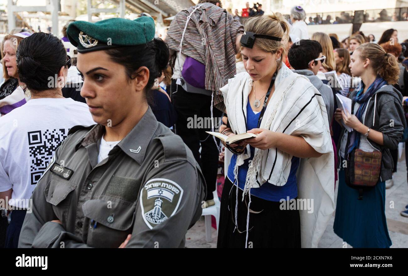 Battle of the boxes hires stock photography and images Alamy