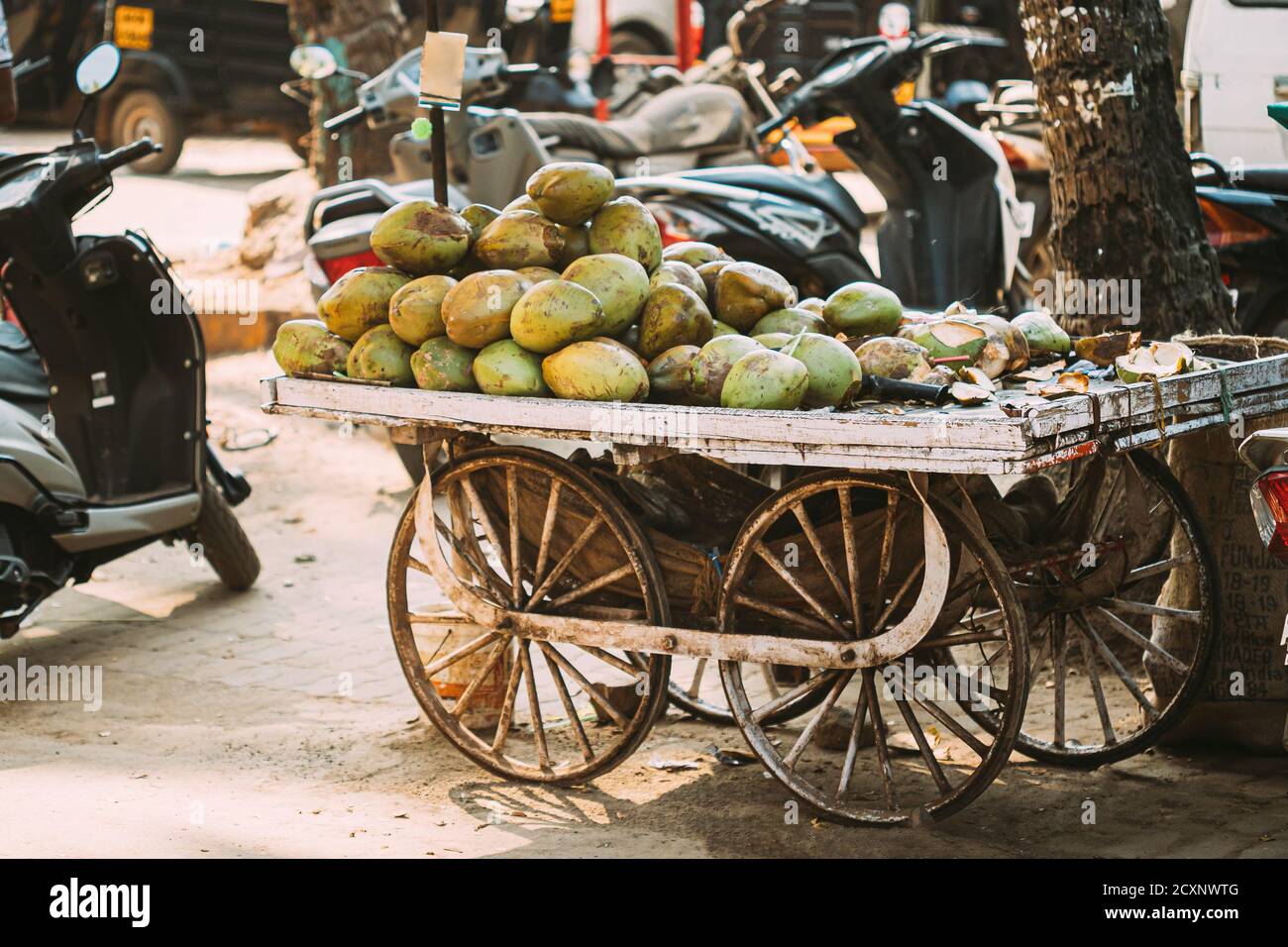 Coconut cart hires stock photography and images Alamy