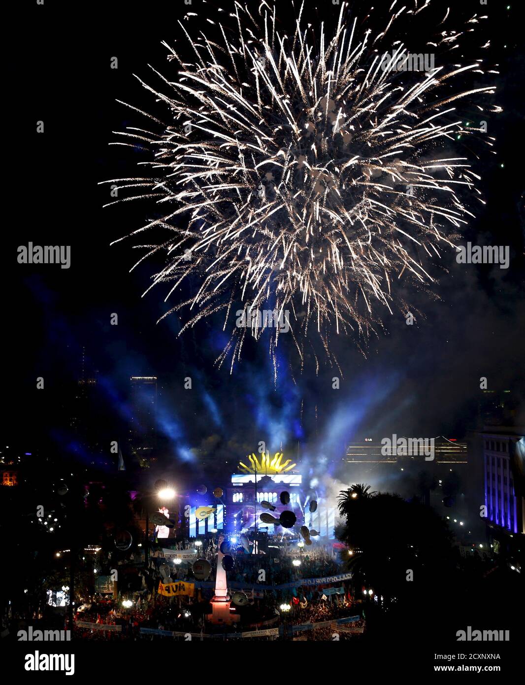 Exploding Mayo Revolucion de mayo hi-res stock photography and images - Alamy