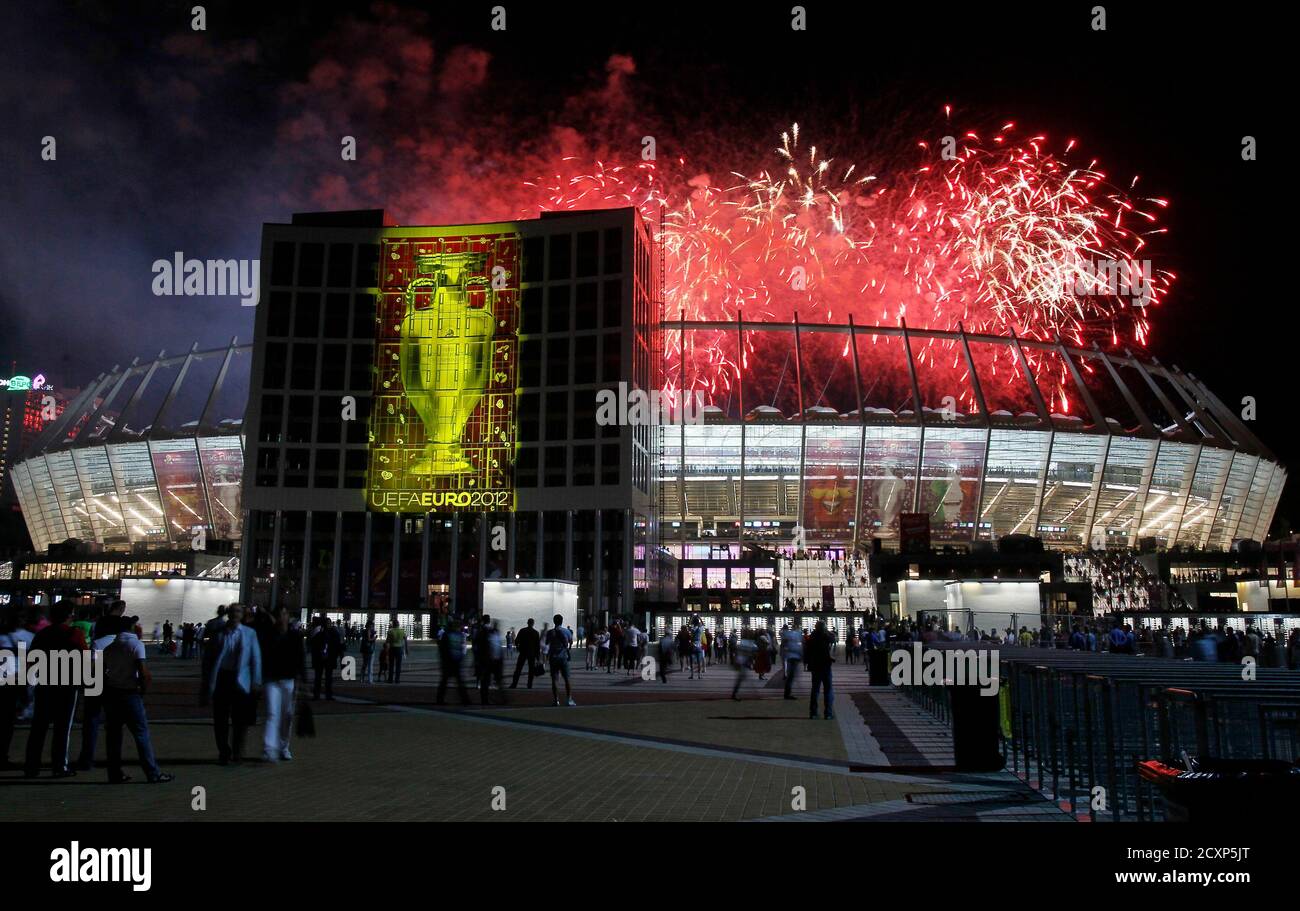 Fireworks Explode In The Sky Over Olympic Stadium After The Euro 12 Final Soccer Match Between Spain And Italy In Kiev July 1 12 Reuters Gleb Garanich Ukraine s Sport Soccer Stock Photo Alamy Fireworks Explode In The Sky Over Olympic Stadium After The Euro 12 Final Soccer Match Between Spain And Italy In Kiev July 1 12 Reuters Gleb Garanich Ukraine s Sport Soccer Stock Photo Alamy