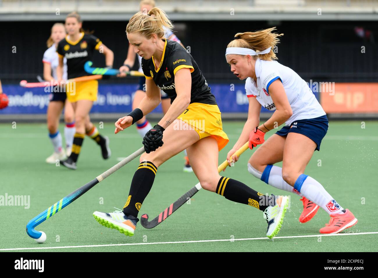 Den Bosch, Nederland. 25th Aug, 2020. Den Bosch, 27-09-2020, Hoofdklasse Hockey  Dames, Seizoen 2020-201. Venue: HC Den Bosch. Ireen van den Assem and Pien  Dicke during the game Den Bosch - SCHC.