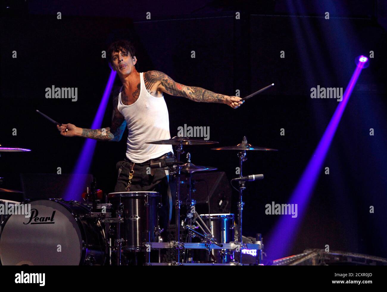 Motley Crue drummer Tommy Lee performs during the 2014 iHeartRadio Music  Festival in Las Vegas, Nevada September 19, 2014. REUTERS/Steve Marcus  (UNITED STATES - Tags: ENTERTAINMENT Stock Photo - Alamy
