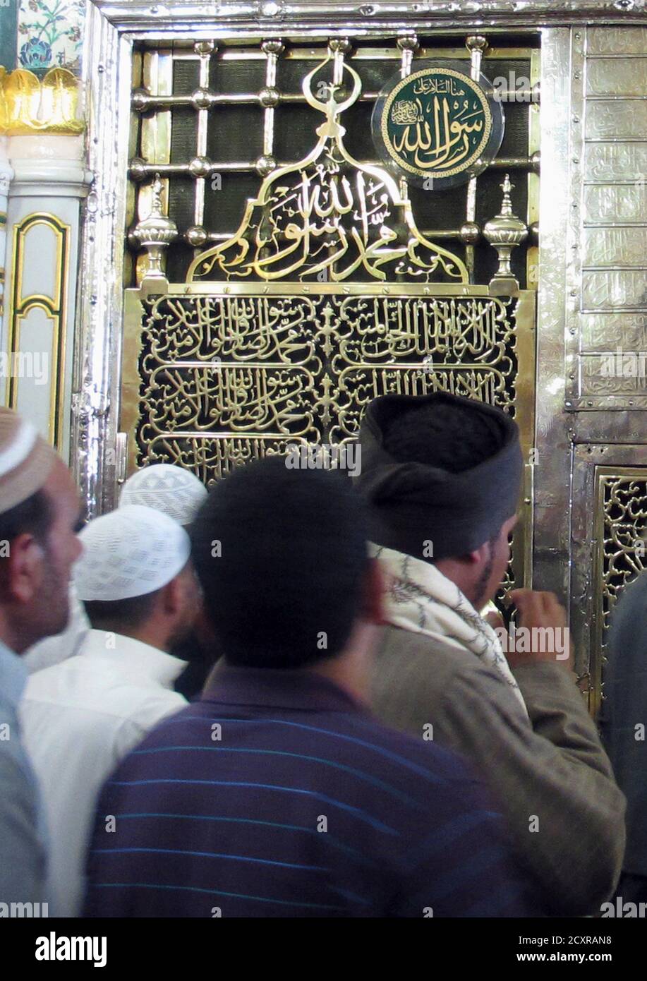 masjid al nabawi grave
