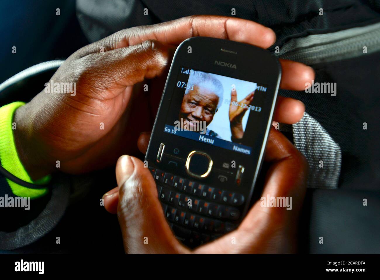 https www alamy com a public taxi passenger displays his cellphone wallpaper showing a picture of former south african president nelson mandela in johannesburg december 6 2013 south african anti apartheid hero mandela died peacefully at home at the age of 95 on thursday after months fighting a lung infection leaving his nation and the world in mourning for a man revered as a moral giant reutersgrant lee neuenburg south africa tags obituary politics image377914302 html