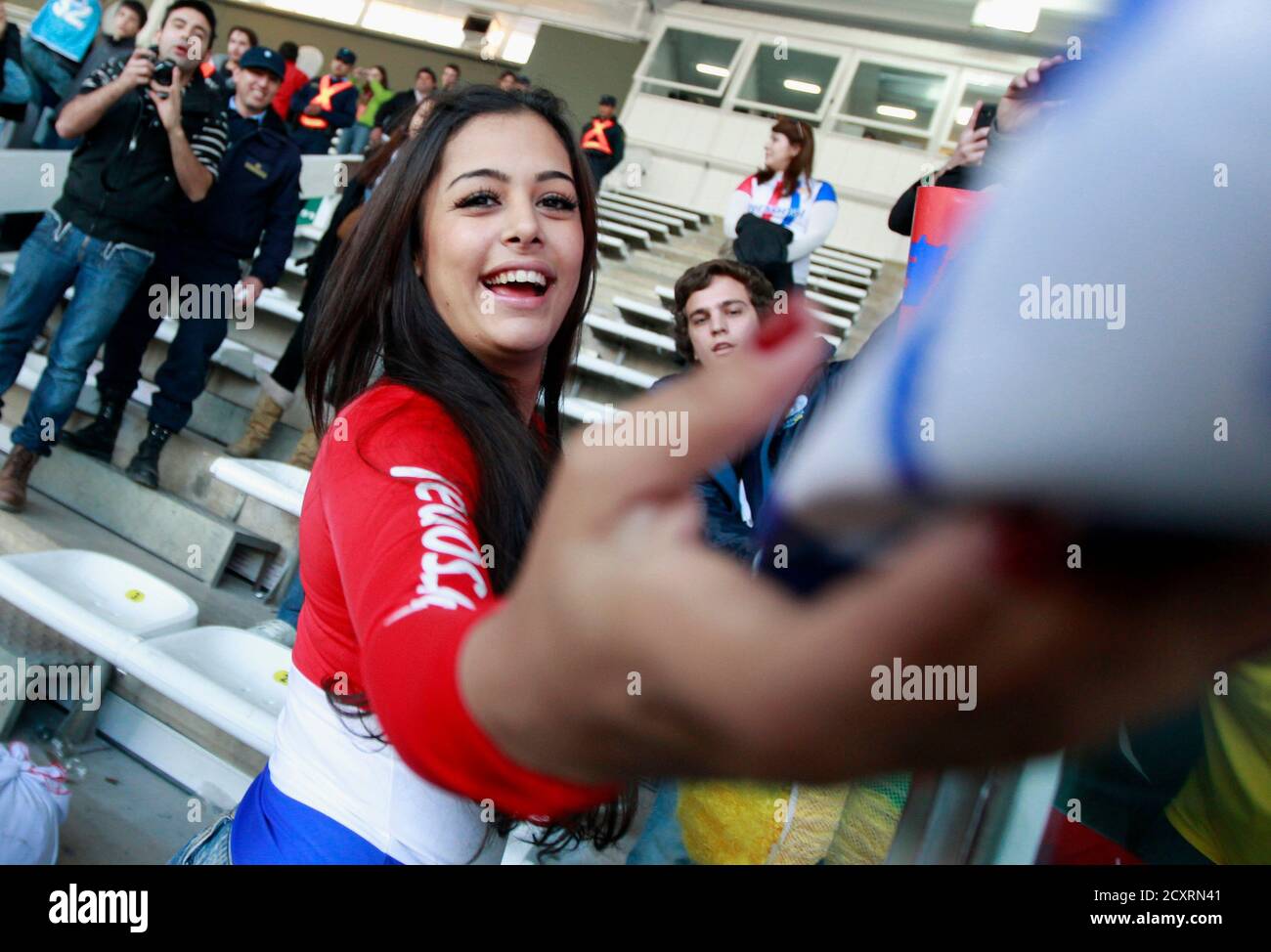 Paraguayan Model High Resolution Stock Photography And Images Alamy Apprezzata gia da qualche anno in patria, larissa riquelme ha conquistato le luci della ribalta internazionale con i campionati del mondo di. https www alamy com paraguayan model larissa riquelme takes down a banner after her team played brazil in the first round of the copa america soccer tournament in cordoba july 9 2011 reuterspaulo whitaker argentina tags sport soccer image377920257 html