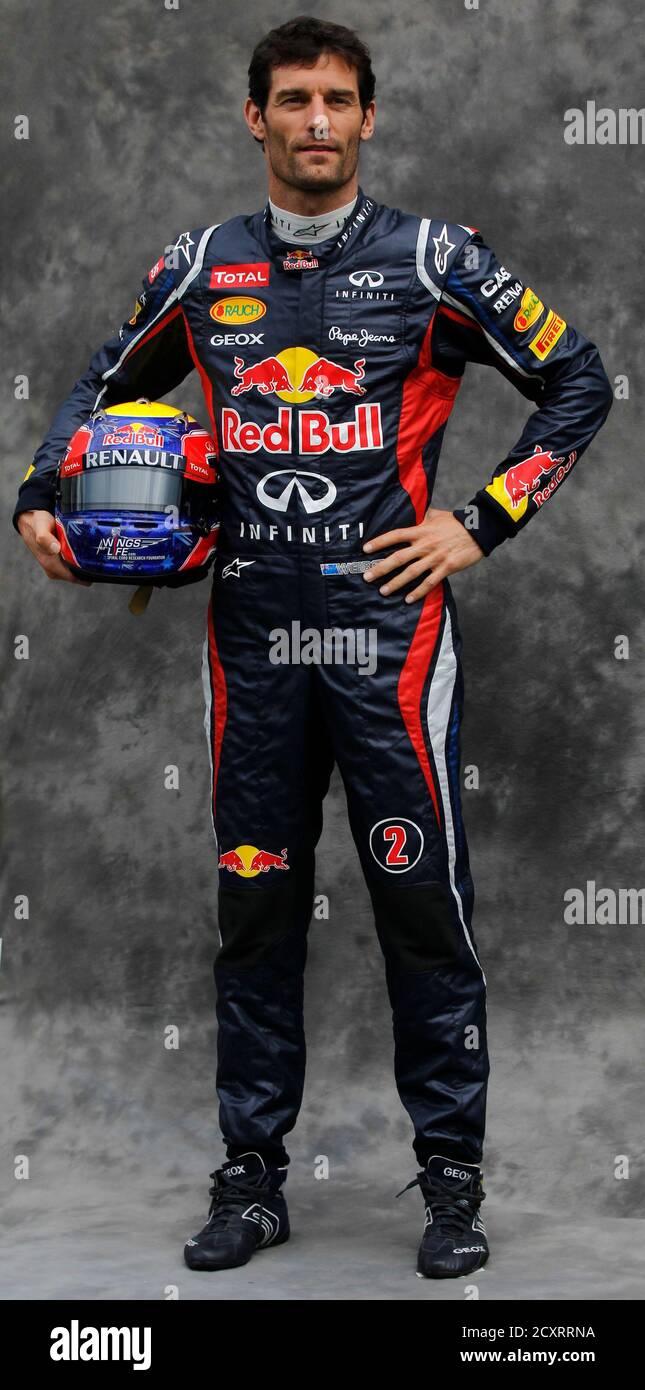 Rummet græs Beskrivende Red Bull Formula One driver Mark Webber of Australia poses prior to the Australian  F1 Grand Prix at the Albert Park circuit in Melbourne March 15, 2012.  REUTERS/Daniel Munoz (AUSTRALIA - Tags: