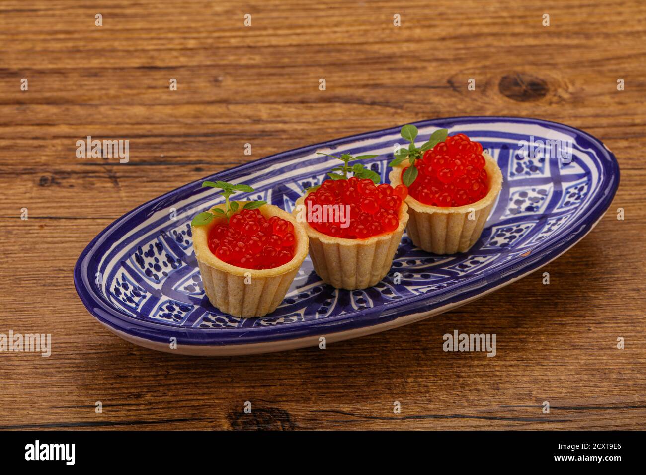 Apetizer - tartlet with red caviar snack Stock Photo - Alamy