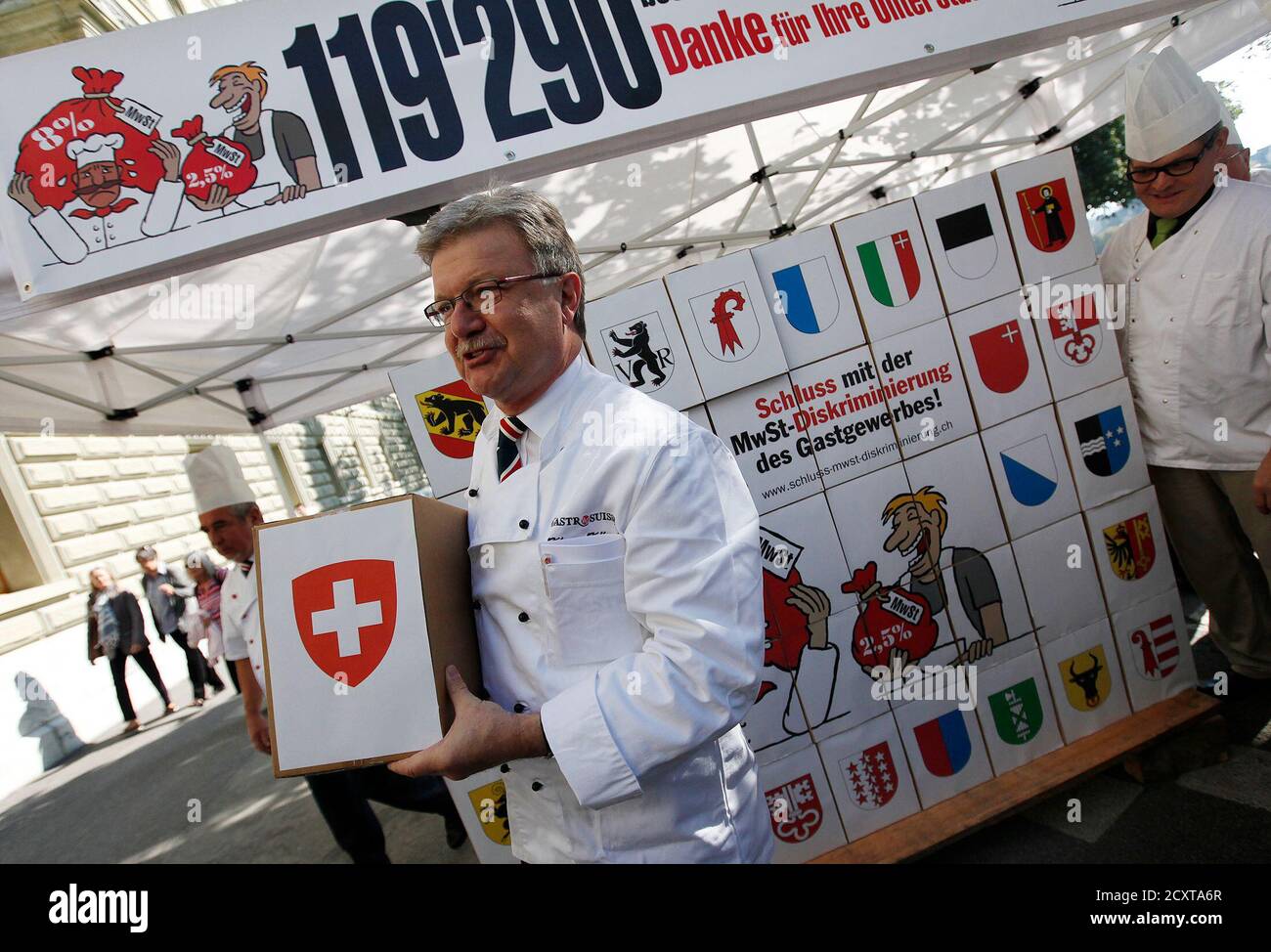 Klaus Kuenzli President of Gastro Suisse carries a box containing some of the 119,290 signatures of the popular initiative against discrimination on the value added tax in gastronomy (Schluss mit der MwSt-Diskriminierung des Gastgewerbes!), outside the parliament building in Bern September 21, 2011. REUTERS/Pascal Lauener (SWITZERLAND - Tags: CIVIL UNREST POLITICS FOOD BUSINESS) Stock Photo