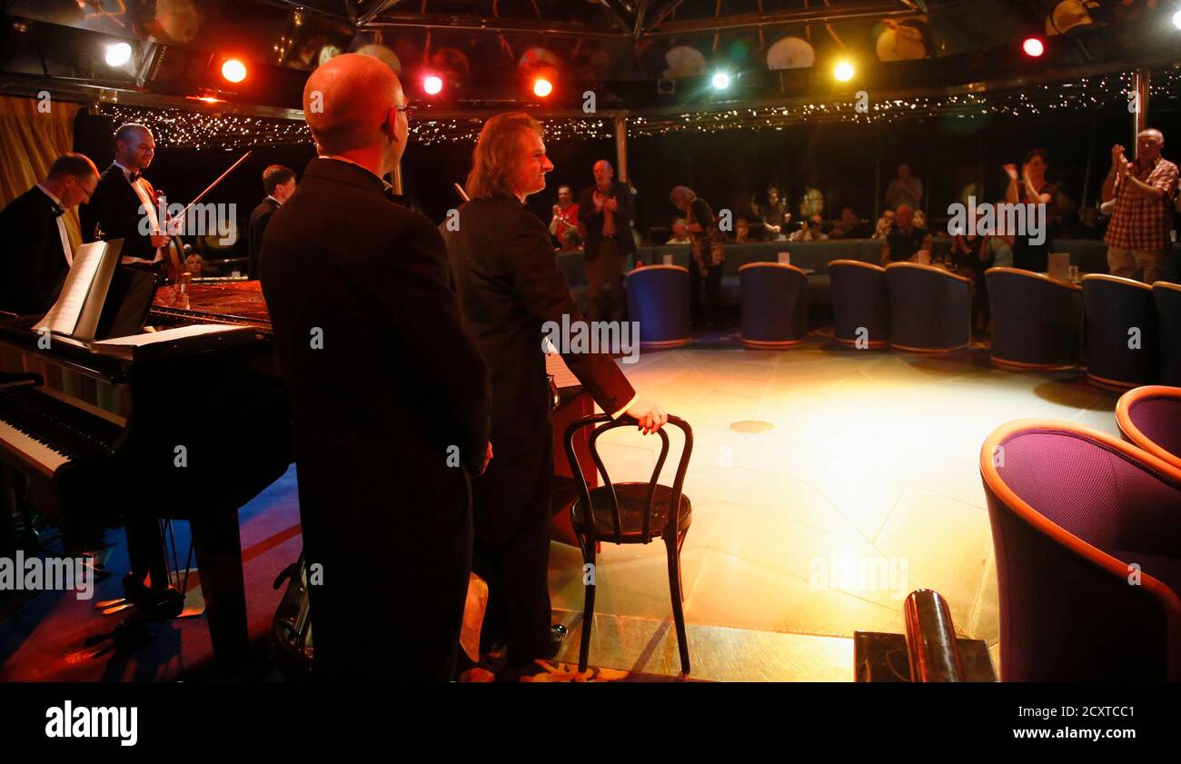 Titanic sinking deck hires stock photography and images Alamy