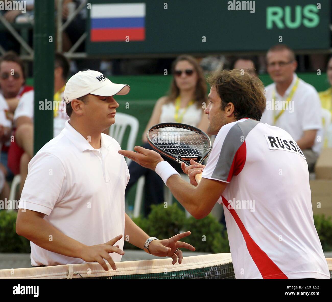 Teymuraz Gabashvil of Russia (R) argues with chair umpire Jake Garner of  U.S. during his Davis Cup World Group play-off tennis match against Thomaz  Bellucci of Brazil in Sao Jose do Rio