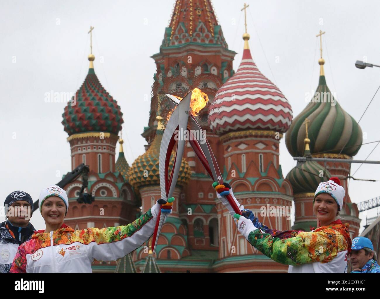 rod beskyldninger angre Olympic champions, synchronised swimmer Anastasia Davydova (2nd L) and  artistic gymnast Svetlana Khorkina (2nd R), take part in the Sochi 2014  Winter Olympic torch relay, with St. Basil's cathedral seen in the