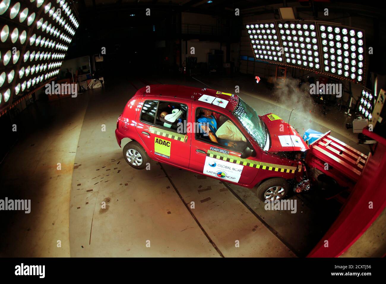Car Crash Test Facility High Resolution Stock Photography And Images Alamy