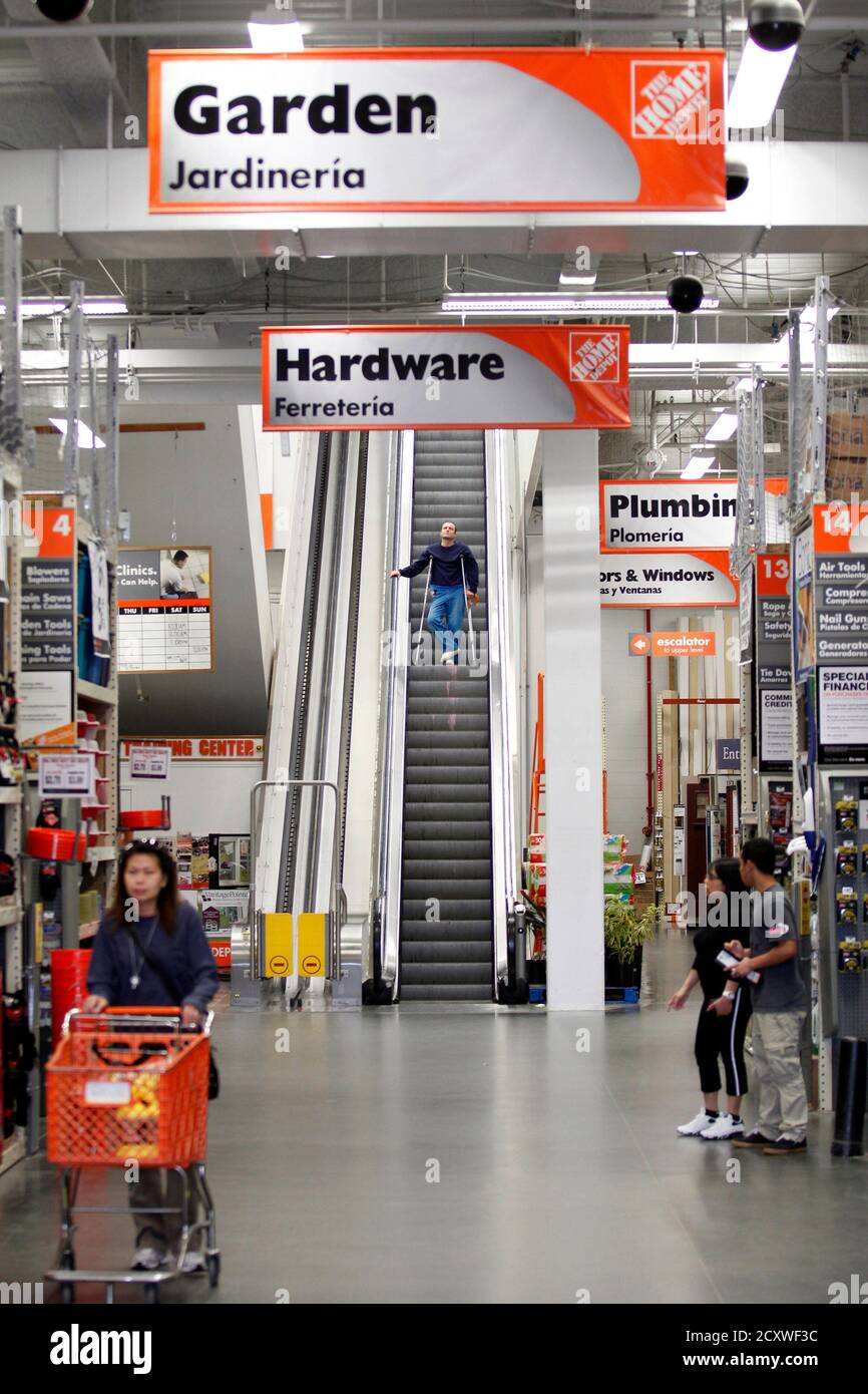 Homedepot High Resolution Stock Photography And Images Alamy