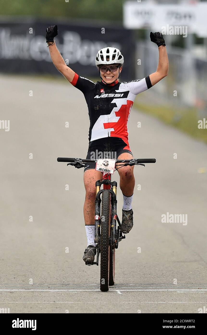 cross country mountain bikes race 