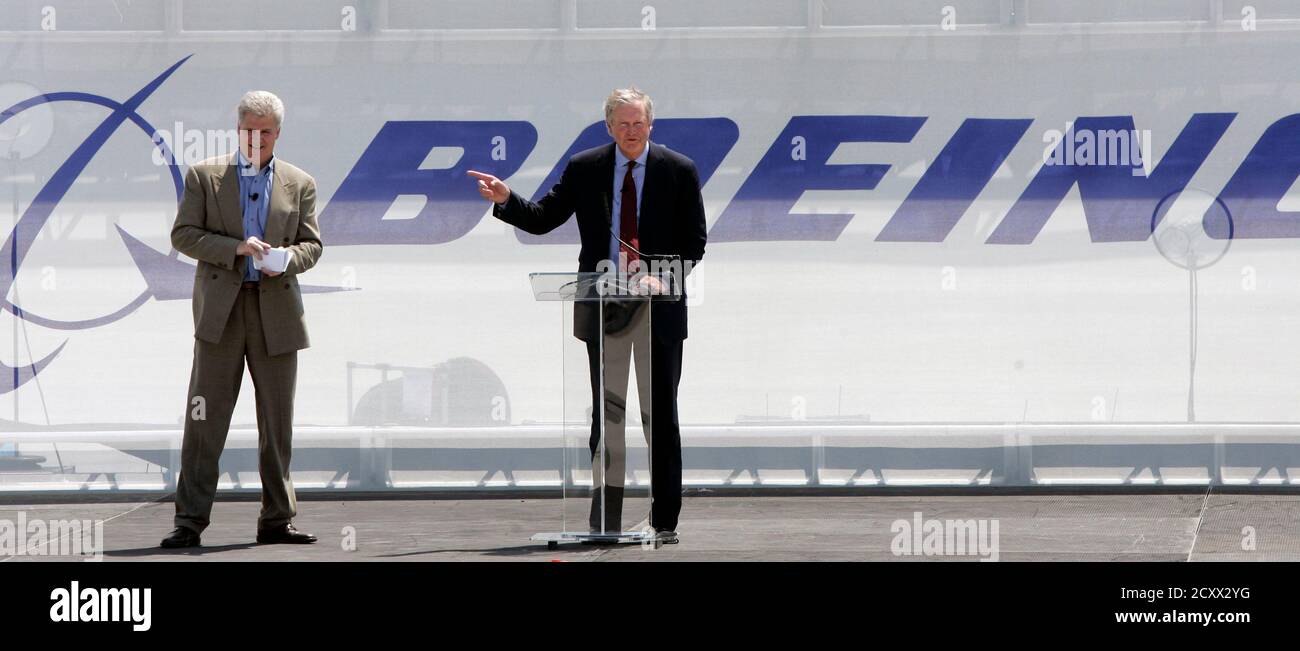 Jack Jones (L) , vice president and general manager of Boeing South  Carolina, and James F. Albaugh, president and chief executive of Boeing  Commercial Airplanes, introduce the first 787 Dreamliner passenger jet