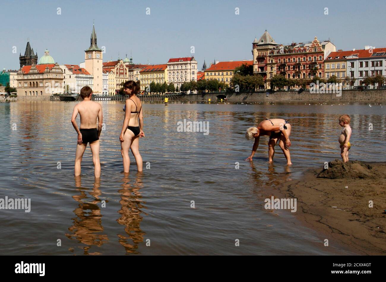 People cool off in the Vltava river in central Prague August 20, 2012. An unusual tropical heat wave with temperatures reaching over 38 degrees Celsius (100 degrees Fahrenheit) hits continental Europe.    REUTERS/Petr Josek (CZECH REPUBLIC - Tags: SOCIETY ENVIRONMENT CITYSPACE) Stock Photo