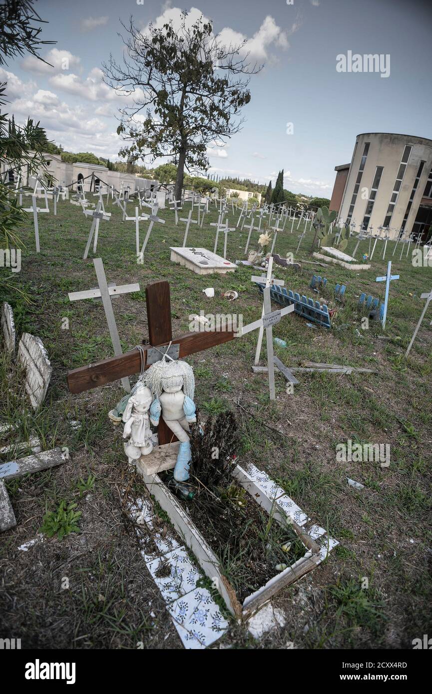 Rome, Italy. 01st Oct, 2020. Al cimitero Flaminio di Prima Porta ci sono  centinaia di croci bianche sotto le quali sono stati sepolti i feti  obortiti. Sulle croci sono riportati i nomi