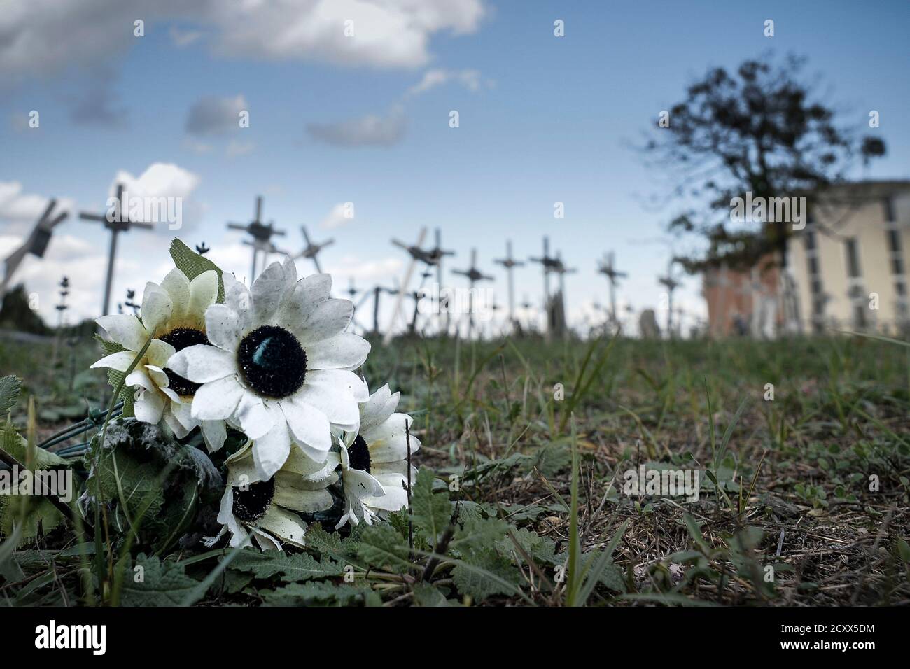 Al cimitero Flaminio di Prima Porta ci sono centinaia di croci bianche sotto le quali sono stati sepolti i feti obortiti. Sulle croci sono riportati i nomi ed i cognomi delle donne che hanno interotto la gravidanza (Stefano Carofei/Fotogramma, ROME - 2020-10-01) p.s. la foto e' utilizzabile nel rispetto del contesto in cui e' stata scattata, e senza intento diffamatorio del decoro delle persone rappresentate Stock Photo