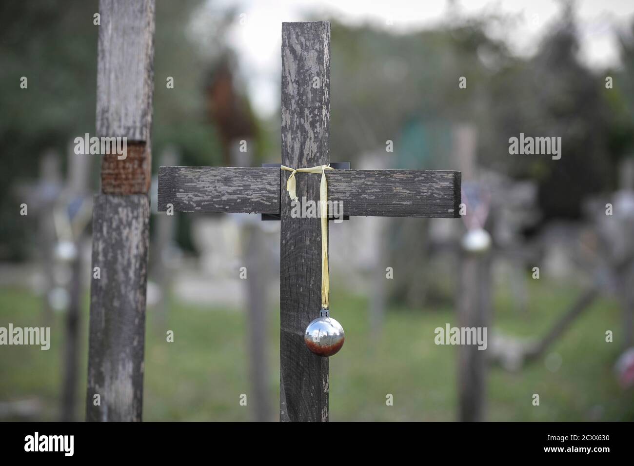 Rome, Italy. 01st Oct, 2020. Al cimitero Flaminio di Prima Porta ci sono centinaia di croci bianche sotto le quali sono stati sepolti i feti obortiti. Sulle croci sono riportati i nomi ed i cognomi delle donne che hanno interotto la gravidanza (Stefano Carofei/Fotogramma, ROME - 2020-10-01) p.s. la foto e' utilizzabile nel rispetto del contesto in cui e' stata scattata, e senza intento diffamatorio del decoro delle persone rappresentate Credit: Independent Photo Agency/Alamy Live News Stock Photo